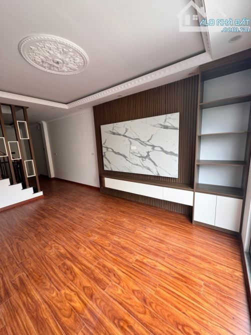 Bán nhà mới 5 tầng x 50m2, gara ô tô tại Ngũ Hiệp, Thanh Trì, giá 5,4 tỷ