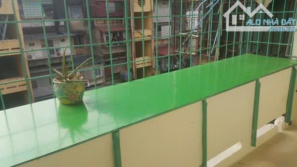 Cho thuê căn hộ tập thể tầng 5 ngõ 102 Lê Văn Thiêm 60m2 x 2 ngủ, 1 wc, 7 Triệu/tháng