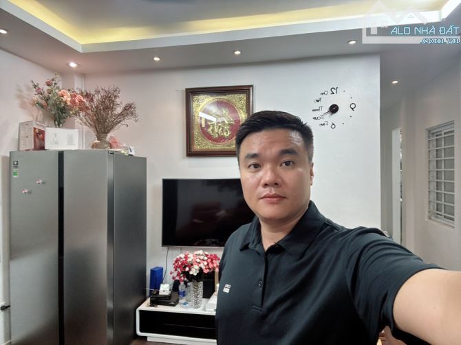 Giá Lợn Chết_Nhà Cực Rộng Đẹp-Dông Dư-Cạnh Chợ 86m * 3 Tầng - Nội Thất Đẹp chỉ 6₫