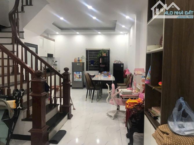 Nhà đẹp Tứ Hiệp – Thanh Trì, 40m², 4 tầng, giá chỉ 4.75 tỷ – Sổ đỏ chính chủ Nhà xây 4 tần