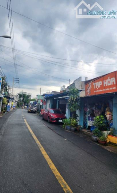 Bán gấp 2 daỹ trọ 9P 2 Shop đang cho thuê full mặt tiền Tân Xuân 01 Hóc Môn-300m2💰14, 6t