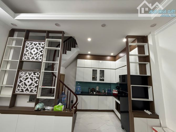 Cho thuê nhà nguyên căn mới ngõ 276 Định Công, 35m2 x 5 tầng, 3 ngủ khép kín.
 12tr5/th