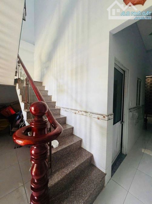 BÁN CĂN NHÀ  LẦU SỔ HỒNG RIÊNG  THUỘC KP3 TRẢNG DÀI.