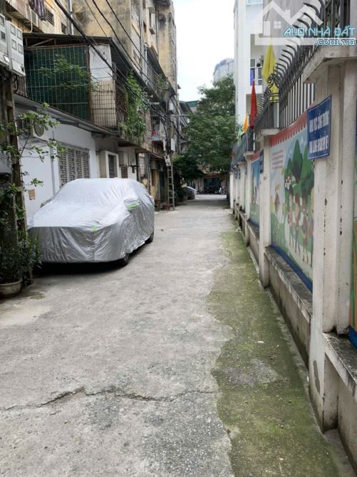 Cho thuê lâu dài nhà 3,5 tầng, ngõ 128C Đại La gần trường tiểu học Đồng Tâm, ô tô đỗ cửa