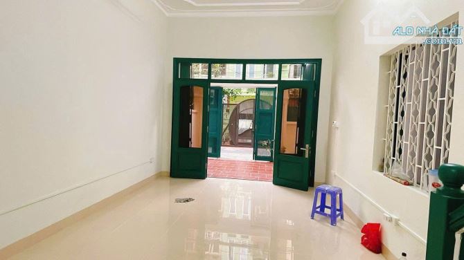 Cho thuê nhà ngõ 2 Nguyễn Viết Xuân dt 80mx 4 tầng, ô tô qua, 16tr/th