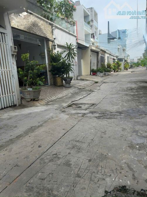 NHÀ NGAY TRUNG TÂM QUẬN 7 . KẾ BÊN KHU NAM LONG  DT: 3 ,8 X 17,5  NỠ HẬU  NHỈNH 6 TỎI 3TẦN