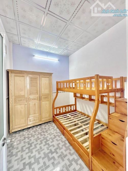 Bán nhà tặng nội thất ở Lê Thị Vui-Phước Hiệp. Giá 1 tỷ 125, DT 118m2, SHR.