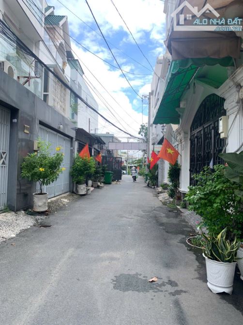 Bán nhà đẹp 3 tầng-hẻm xe hơi 5m,khu dân trí cao,tam bình,Thủ Đức,85m2