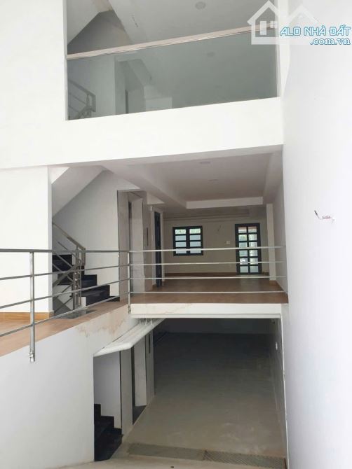 Bán Tòa Nhà 2 Mặt Tiền Lê Hồng Phong ND, P.12. DT: 5.1*20m. Hầm + 8 Tầng. Giá 27 Tỷ TL