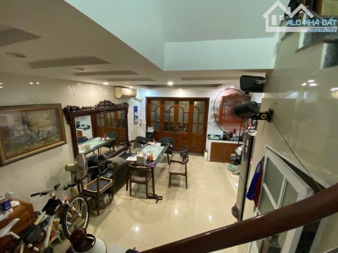 Bán nhà Lê Duẩn, ngõ thông rộng, gần Công viên, 4 tầng ở ngay, 41m2, giá 7.7 tỷ