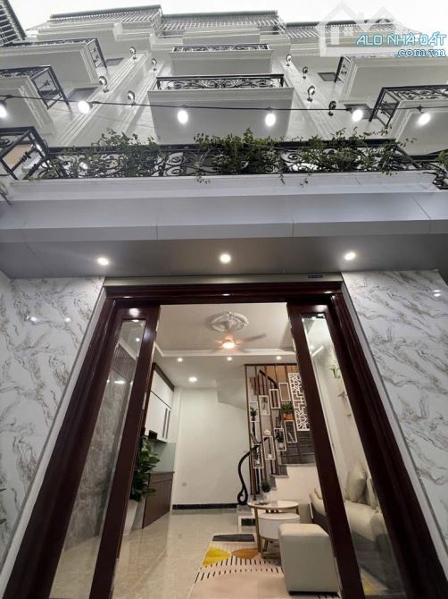🏡 BÁN NHÀ PHỐ NGỌC TRÌ – BÁT KHỐI, THẠCH BÀN 🏡  ✨ Diện tích: 30,9m² ✨ Mặt tiền: 4,5m