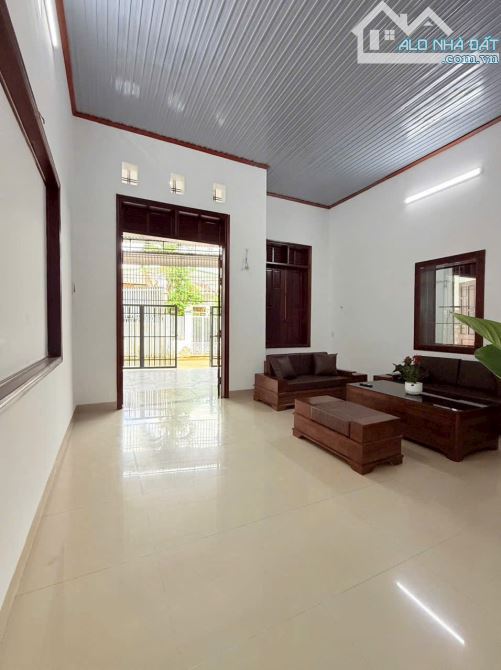 Nhà cấp 4 xây kiên cố hẻm 2 ô tô Nơ Trang Gưh gần Ngã Sáu 5,5x20m tc 100%