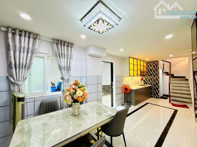 Nhà Bán View góc 3 mặt tiền hẻm khu trung tâm VIP nhất P9Q10.