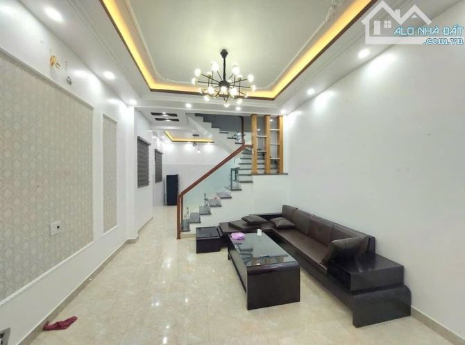 Bán căn nhà 4 tầng lô góc tuyến 2 Lạch Tray ô tô đỗ trong nhà