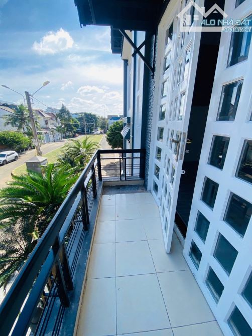 BÁN BIỆT THỰ GÓC 2 MT – KHU VIP HIỆP PHÚC