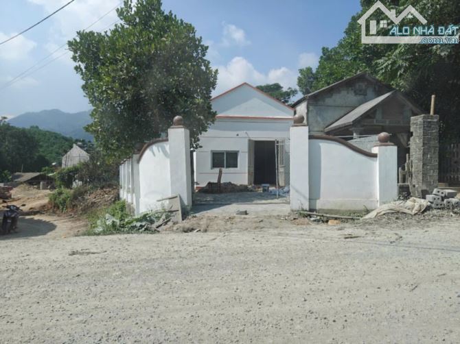 cần bán gấp 325m2 đất có 100 đất ont, sẵn nhà cấp 4, tại Minh Tiến, Minh Hoà, Yên Lập