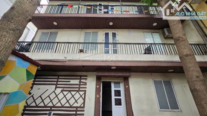 Cho thuê nhà 3 tầng ngõ Hoàng Cầu – 70m² + sân 250m², MT 6m, giá 37tr/tháng