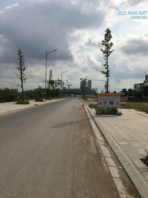 Lô đất  đẹp 60 m2, sổ đỏ, tại khu  dịch vụ Yên Vĩnh, gần vành đai 3.5 và đường 32, ô tô đỗ