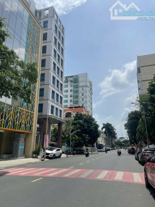Góc 2MT Nguyễn Đình Chiểu P. Đa Kao Q.1 - 13.5x25m. NH 16m. CN 366m2 - Giá 140 tỷ tl
