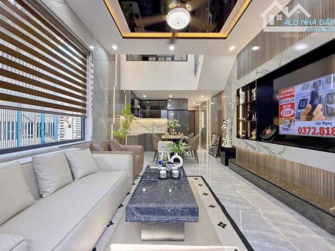- Bán nhà Cầu Giấy, 10m ô tô, sát phố, nội thất xịn sò, 32m2, 9.8 tỷ.