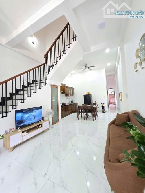 Nhà 2 tầng kiệt Hùng Vương - Trung tâm thành phố Huế