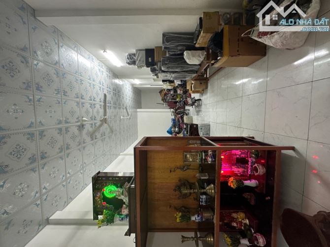 Nhà cấp 4, 107m², 4.2 x 26, hẻm xe hơi sát mặt tiền Hoàng Bật Đạt P15 Tân Bình, 6.4 tỷ tl