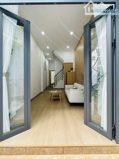 Bán nhà Hoàng Văn Thụ PN, full nội thất sang xịn mịn, 3PN gồm 1PN dưới trệt, nhích 5 tỷ