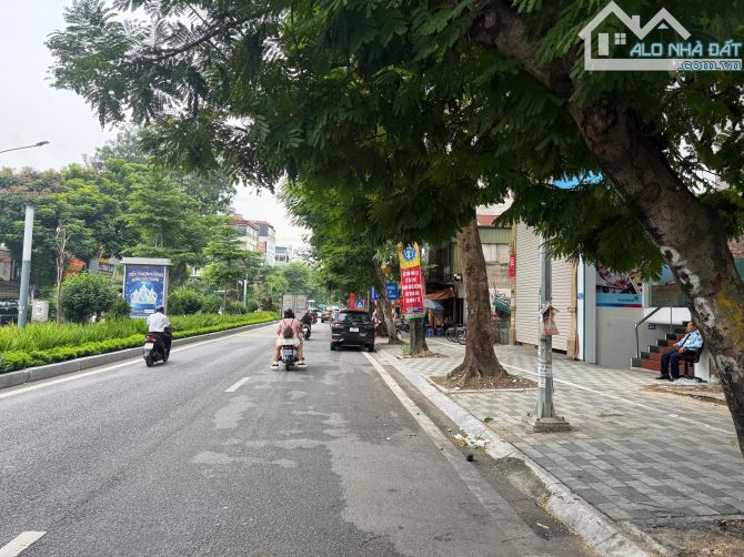 Cần bán nhà mặt phố Lạc Long Quân-Phường Xuân La- Tây Hồ- Hà Nội 166.1m2, MT6.08m,96 tỷ
