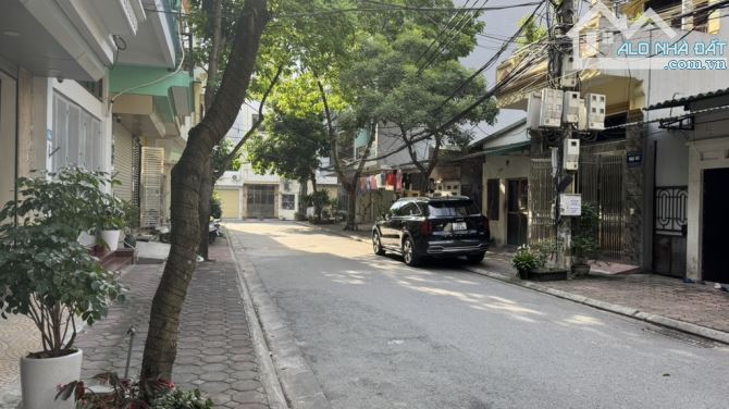 GIÁ ĐẦU TƯ - BÁN NHÀ KHU.  PHÂN LÔ QUÂN ĐỘI 918 PHÚC ĐỒNG - VỈA HÈ, GARA - 50M X 4 TẦNG, 1