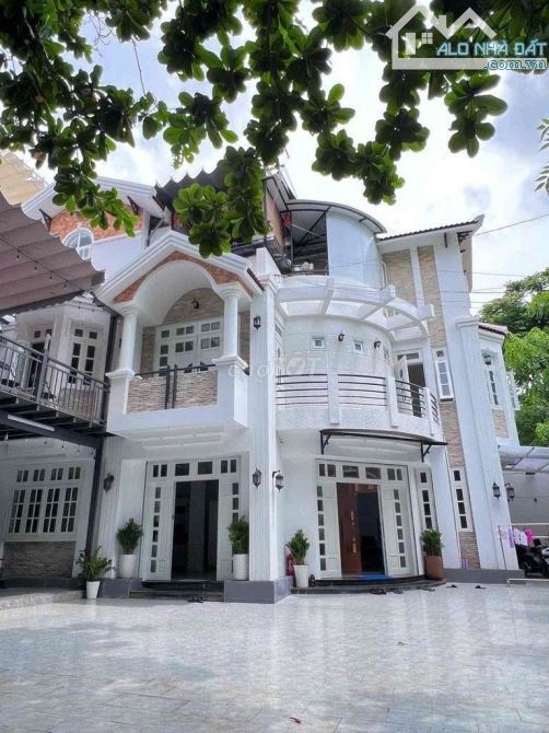 CHO THUÊ BIỆT THỰ 204B7 NGUYỄN VĂN HƯỞNG Q2, DIỆN TÍCH: 10x18M, TRỆT 2 LẦU, GIÁ 90TR