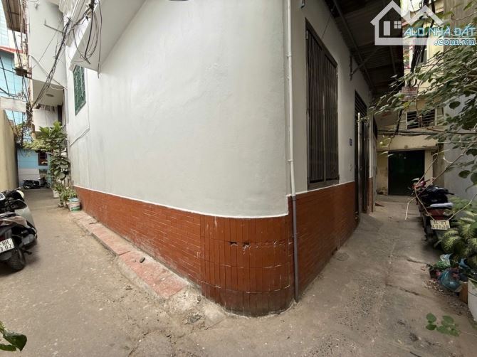 LẠC LONG QUÂN DT60/70M 5 TẦNG MT 6M-CHỈ 11,9 TỶ,MẶT NGÕ THÔNG,LÔ GÓC 3 THOÁNG