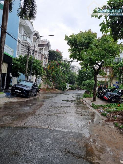 Ban Nhà Bình Tân. Hồ Học Lãm giao Võ Văn Kiệt. 4×16m×4tâng. Nhỉnh 7.T. Ỷ