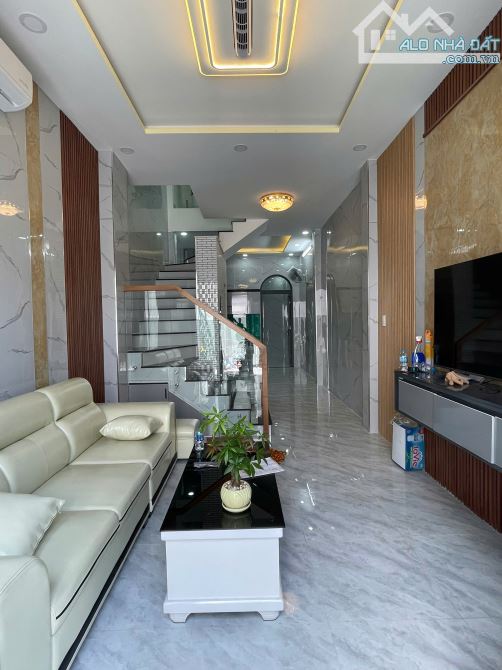 NHÀ NGUYỄN PHÚC CHU,P 15, TÂN BÌNH.5T2 TL