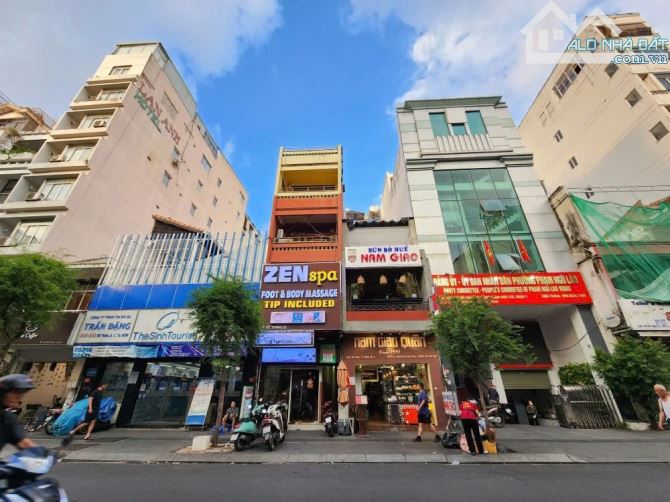 Bán gấp nhà MT đường Đề Thám ngay Bùi Viện DT ngang 8,8m x 19m, Hầm 7 Tầng giá 100 tỷ