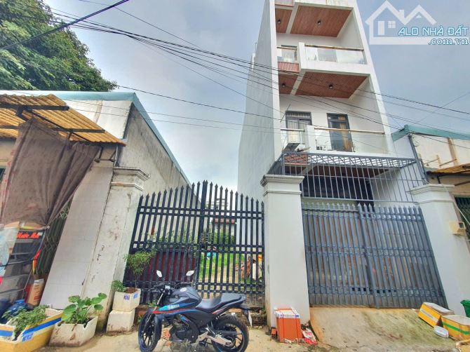 Bán CHDV 1 trệt 2 lầu 1 tum mặt tiền đường nhánh Man Thiện . TNPA . Quận 9  - DT : 4.2