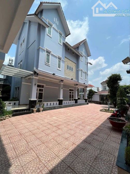BIỆT THỰ GIÁ TỐT NGAY TT THÀNH PHỐ CẦN THƠ- LỘ NHỰA MỚI NÂNG CÂP 6M KHU VỰC YÊN TĨNH