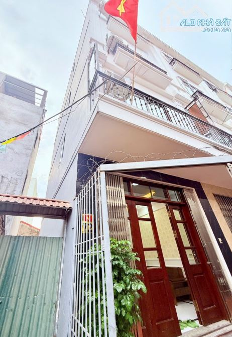 Phố Cổ Nhuế - 45m² - 5 tầng- Ngõ rộng ô tô - Gần ĐH Mỏ Địa Chất - Giá 7.95 tỷ