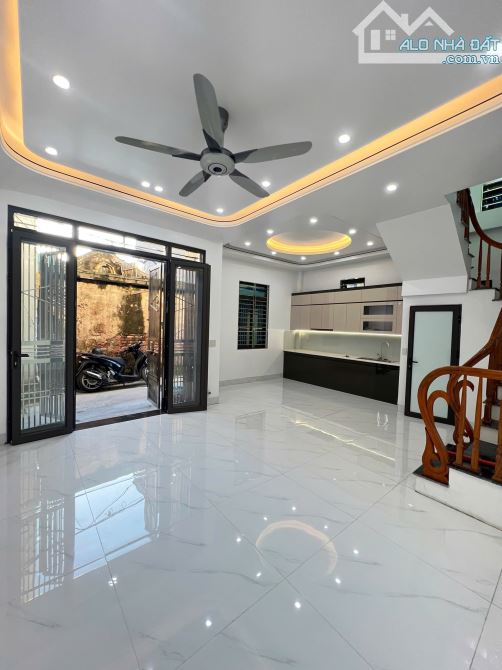 Bán căn nhà 3 tầng Trần Lãm có chỗ để oto