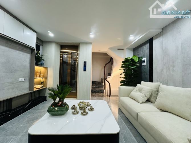 Bán nhà Minh Khai, 7 tầng thang máy nhập khẩu, Full nội thất xịn