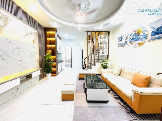 Bán nhà Vĩnh Hưng 5 tầng xây mới, phân lô 2 mặt ngõ thoáng sáng, vị trí đẹp, 35m2 6.95 tỷ