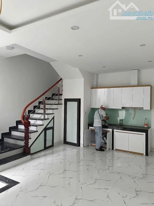 Nhà 3 Tầng Định Công Hạ – 42m², Giá Chỉ 2,75 Tỷ, Ở Ngay!