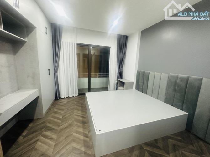 Bán nhà Hoàng Tăng Bí 37m2, dân xây 5 tầng, ô tô đỗ cửa chỉ 6 tỷ hơn