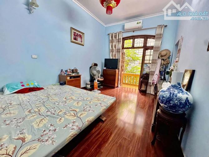 Bán nhà phố Võng Thị 88m2, 3 tầng mặt tiền 5.7m sân vườn đẹp18.9 tỷ gần Hồ Tây