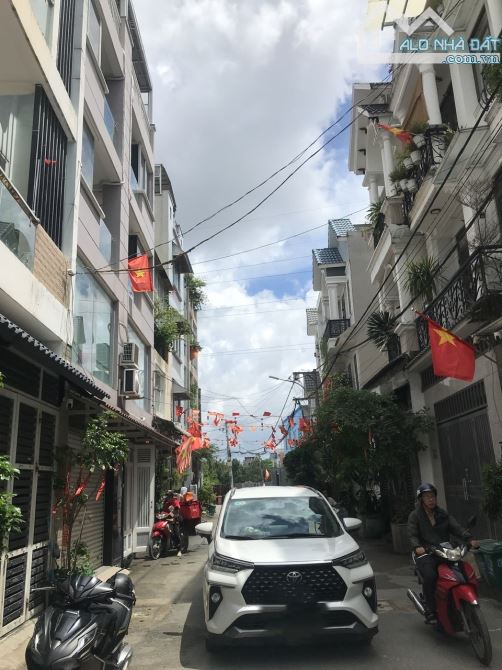BÁN ĐẤT TRỐNG LÔ GÓC HẺM XE HƠI ĐƯỜNG PHẠM VĂN ĐỒNG, P. LINH TÂY, THỦ ĐỨC. 80M2, 6.8M2 TL.
