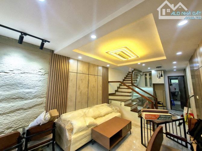 Trung tâm Cổ Nhuế, lô góc, 40m 6 tầng, thang máy, dân xây chắc chắn, 8 đồng