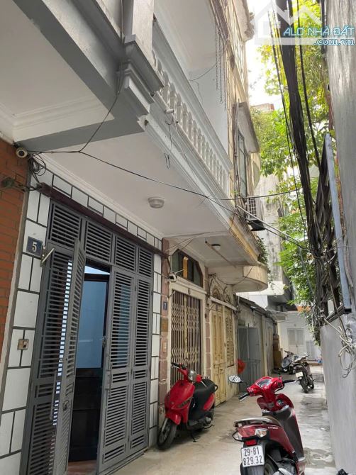 Cho thuê nhà nguyên căn tại ngõ 463 Đội Cấn, phường Đội Cấn, Ba Đình. DT 30m x 5 tầng,