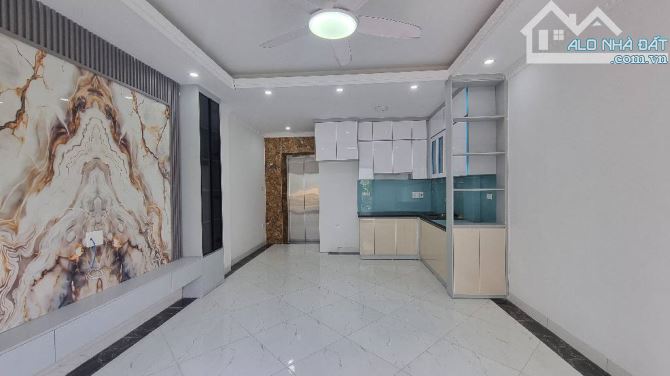 PL THƯỢNG THỤY – ÔTÔ TRÁNH – DÂN XÂY – 40M² - 7 TẦNG – 10.8 TỶ (BTH91536)