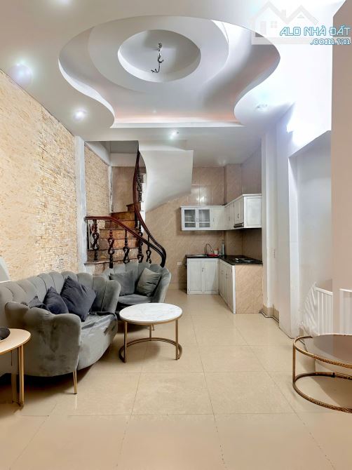 Cho thuê nhà nguyên căn tại ngõ 255 Lĩnh Nam, Vĩnh Hưng, Hoàng Mai. DT 25m x 4 tầng, giá