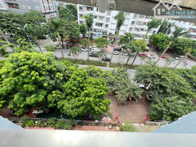Bán căn hộ tòa A3 KĐT Mỹ Đình 1, 76m2, 2N, 2WC, giá 5,75 tỷ.