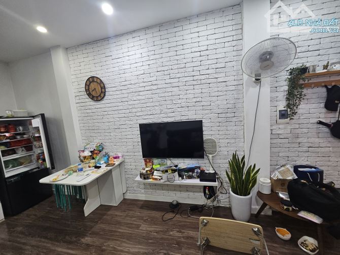 Bán nhà Kim Mã 5 tầng ngõ thông ô tô giá chỉ 6.7 tỷ